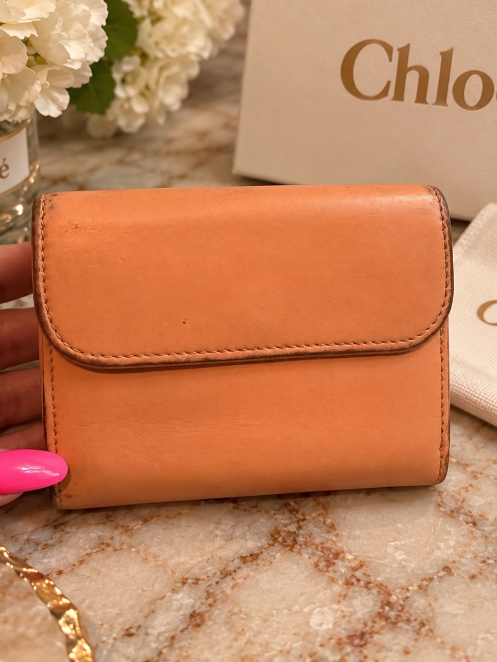 Chloé C Logo Leather Trifold Wallet - Picture 3 of 4